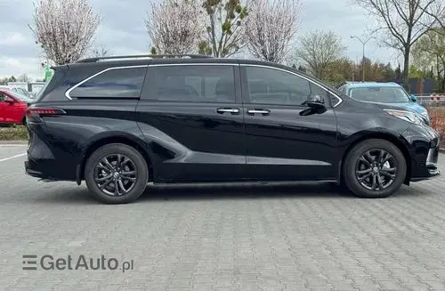 TOYOTA Sienna 