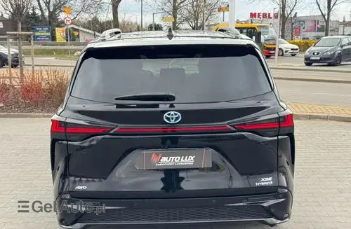 TOYOTA Sienna 