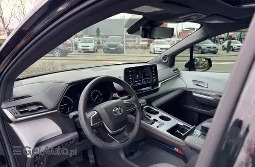 TOYOTA Sienna 