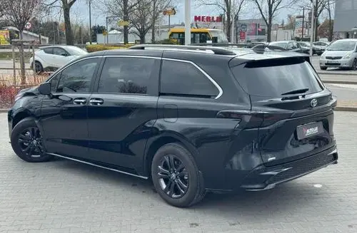 TOYOTA Sienna 