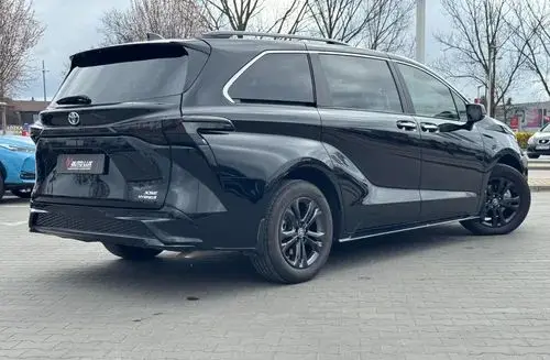 TOYOTA Sienna 