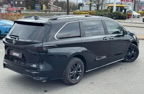 TOYOTA Sienna 