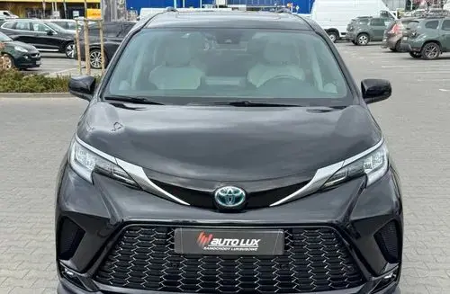 TOYOTA Sienna 