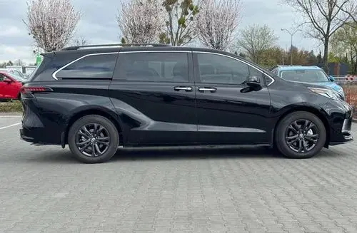 TOYOTA Sienna 