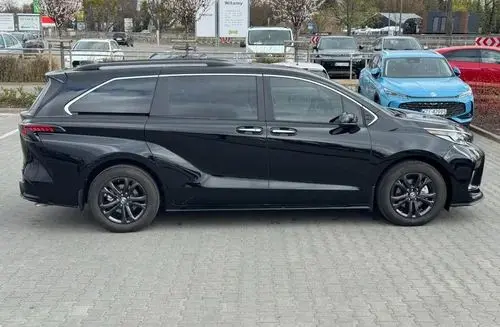 TOYOTA Sienna 
