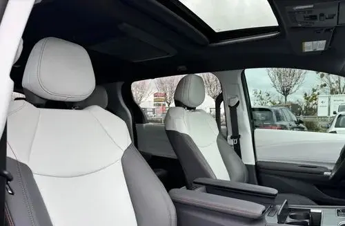 TOYOTA Sienna 