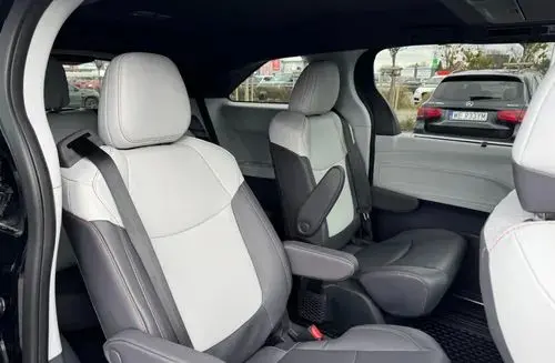 TOYOTA Sienna 