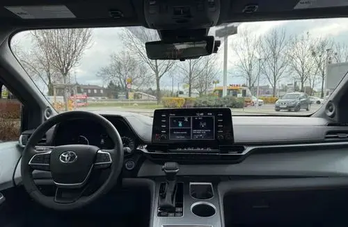 TOYOTA Sienna 