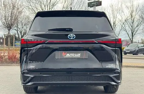 TOYOTA Sienna 