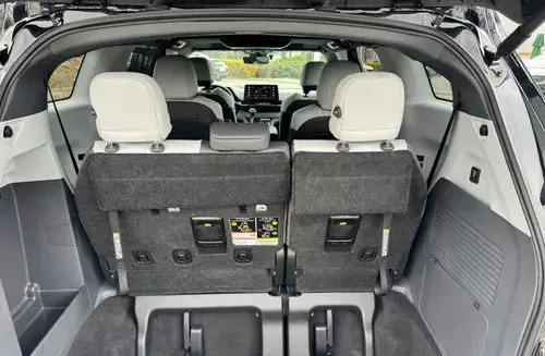 TOYOTA Sienna 
