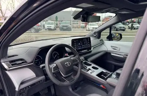 TOYOTA Sienna 