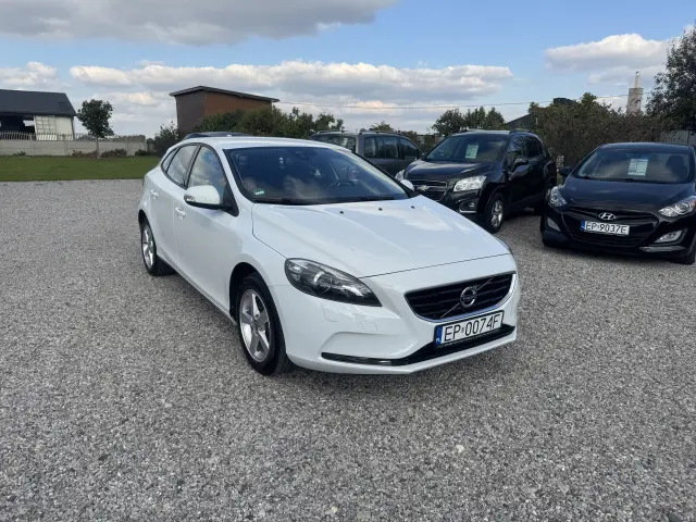 VOLVO V40 