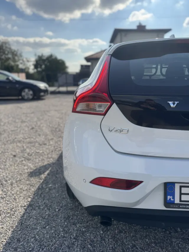 VOLVO V40 