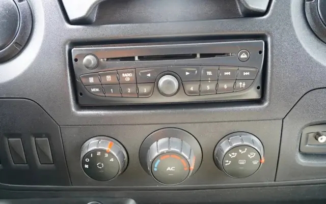 RENAULT MASTER / BLASZAK / FURGON / BRYGADÓWKA 7 MIEJSC  / SPROWADZONY 