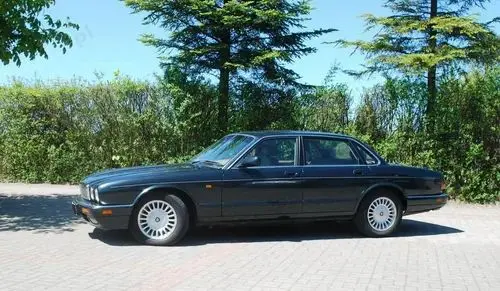 JAGUAR XJ 