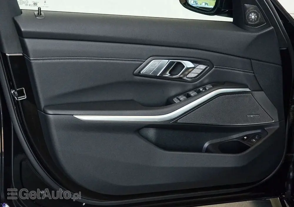 BMW Seria 3 330e xDrive M Sport sport