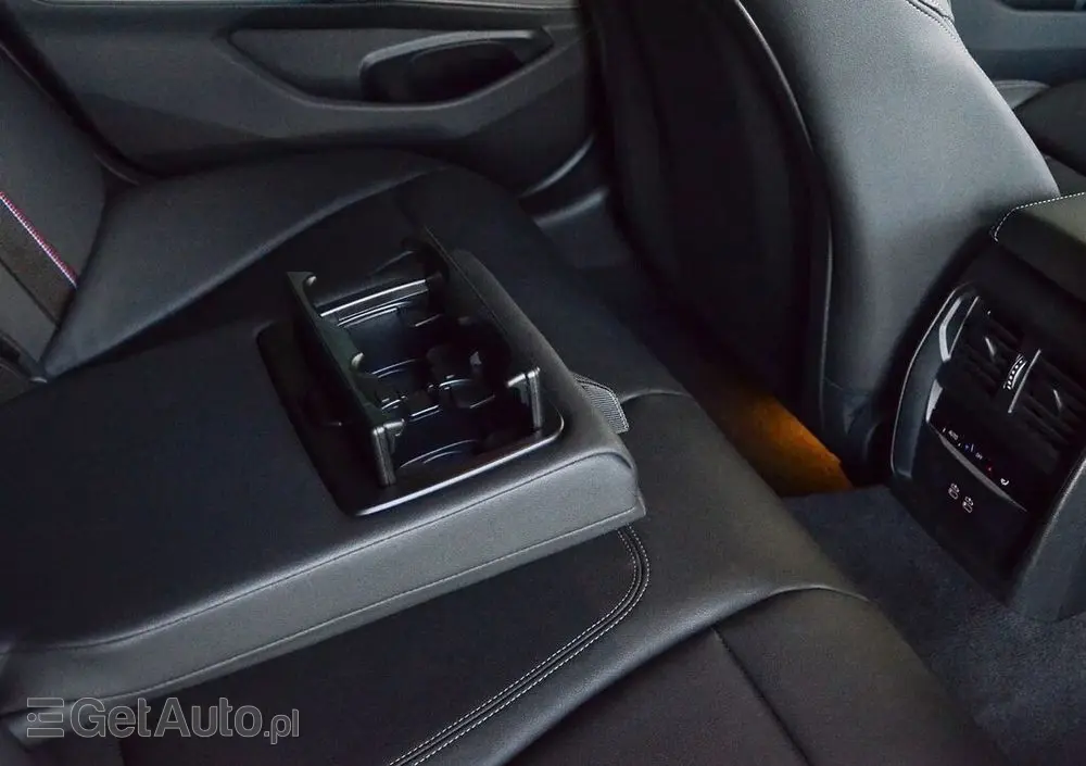 BMW Seria 3 330e xDrive M Sport sport