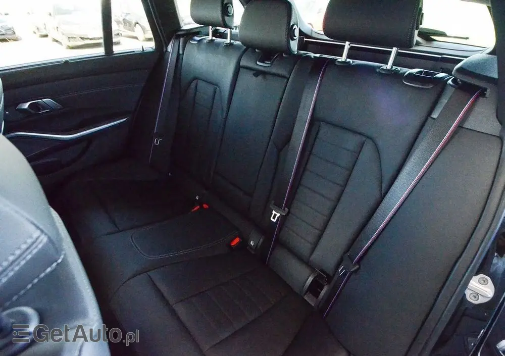 BMW Seria 3 330e xDrive M Sport sport