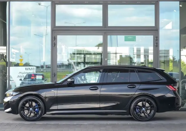 BMW Seria 3 330e xDrive M Sport sport