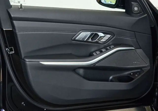 BMW Seria 3 330e xDrive M Sport sport