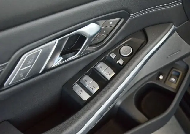 BMW Seria 3 330e xDrive M Sport sport