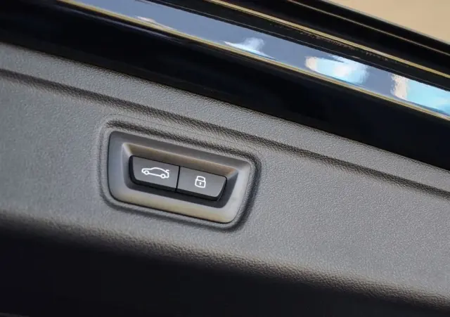 BMW Seria 3 330e xDrive M Sport sport