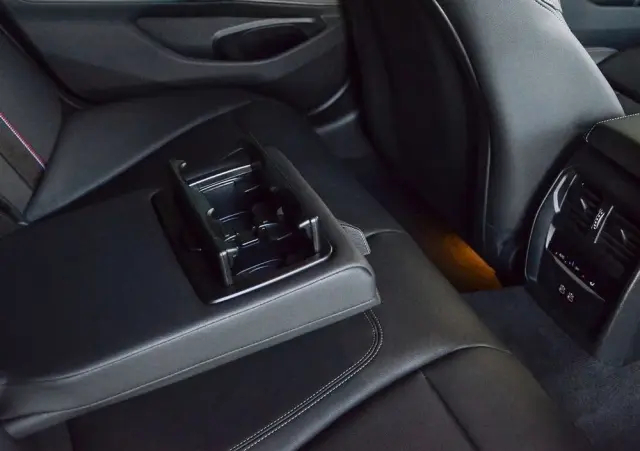 BMW Seria 3 330e xDrive M Sport sport