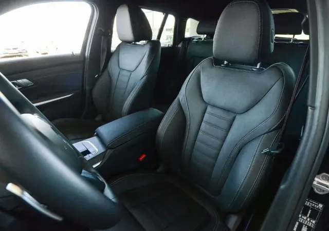 BMW Seria 3 330e xDrive M Sport sport