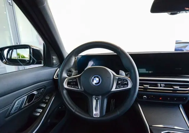 BMW Seria 3 330e xDrive M Sport sport