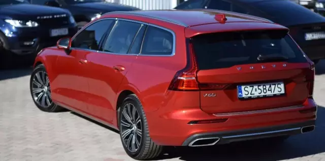 VOLVO V60 