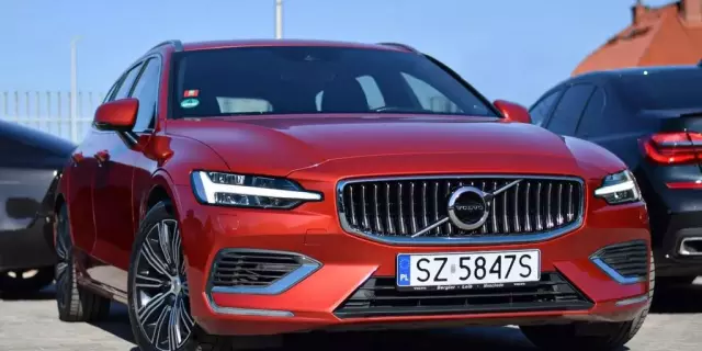 VOLVO V60 
