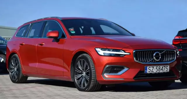 VOLVO V60 