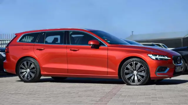 VOLVO V60 