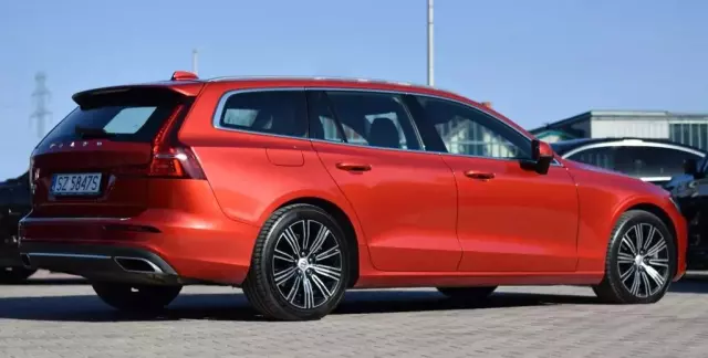 VOLVO V60 