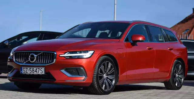 VOLVO V60 