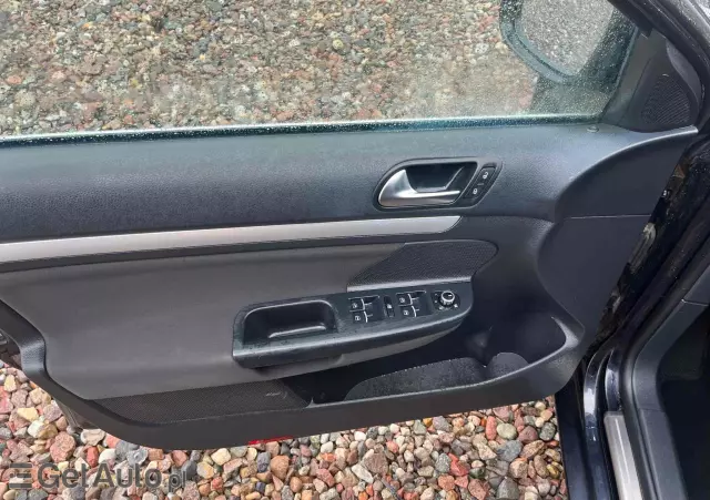 VOLKSWAGEN Golf Variant 1.6 TDI DPF DSG Highline