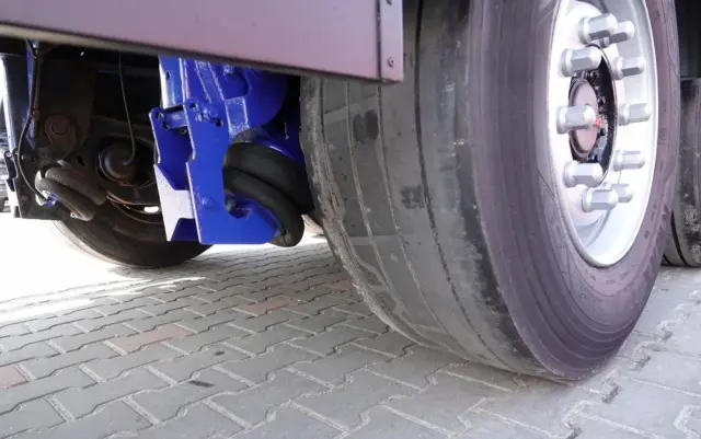 SCHWARZMULLER FIRANKA / OŚ PODNOSZONA / OSIE SAF / 