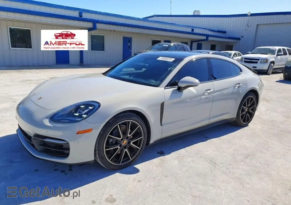 PORSCHE Panamera 