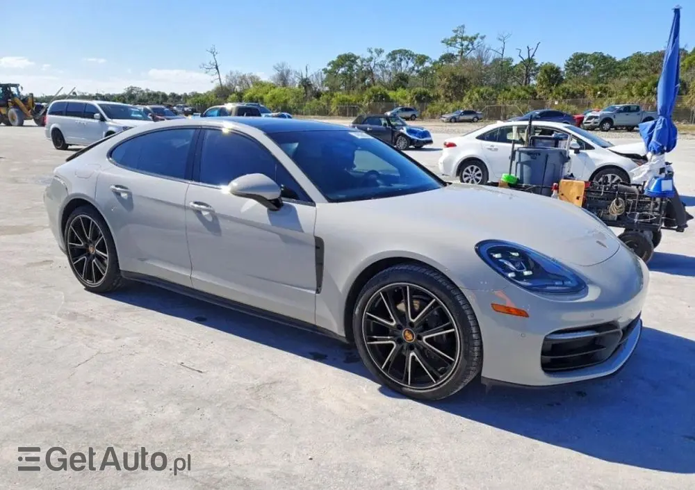 PORSCHE Panamera 