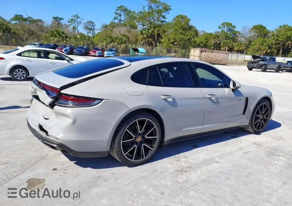 PORSCHE Panamera 