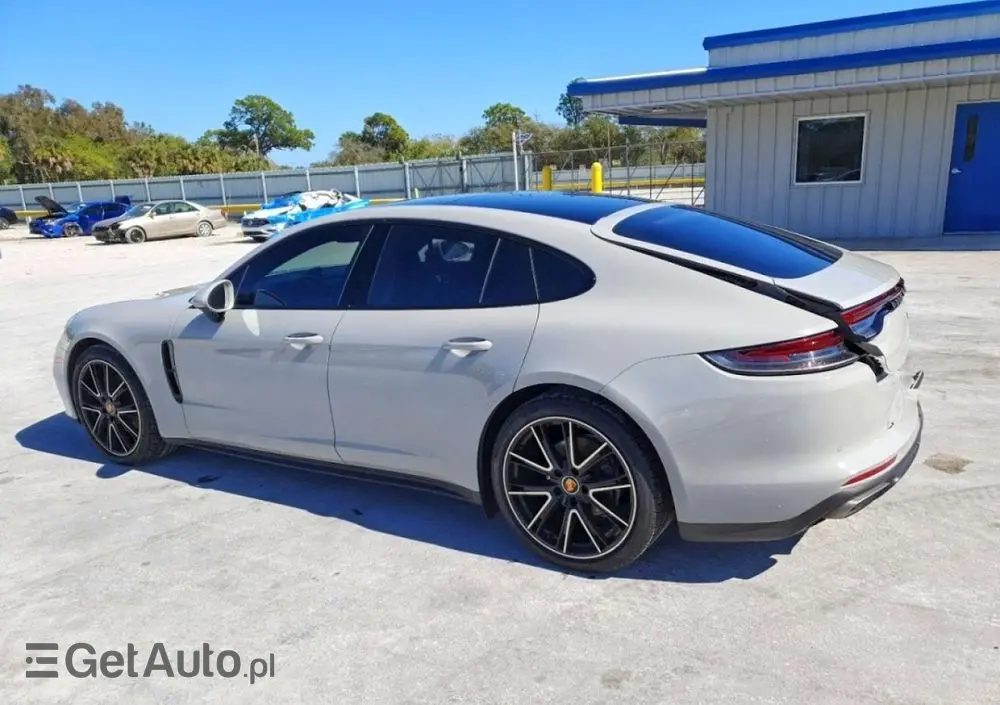 PORSCHE Panamera 