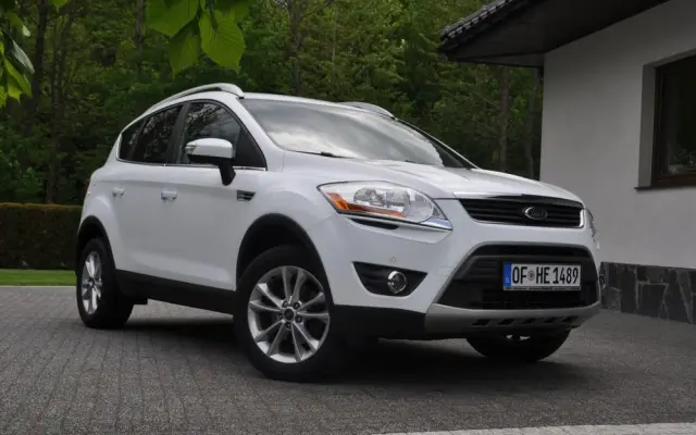FORD Kuga 2.0 TDCi 2x4 Titanium