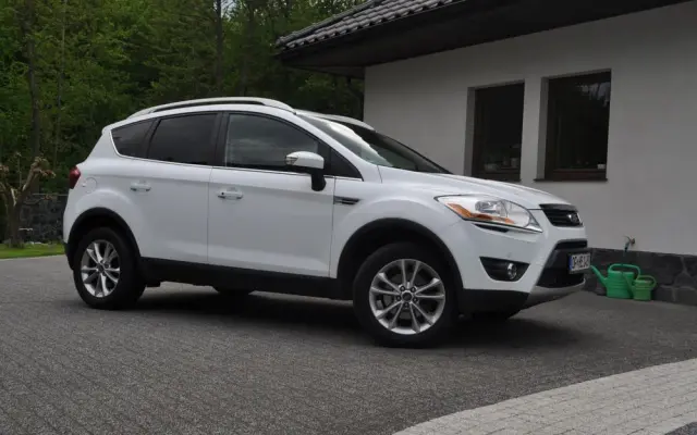 FORD Kuga 2.0 TDCi 2x4 Titanium