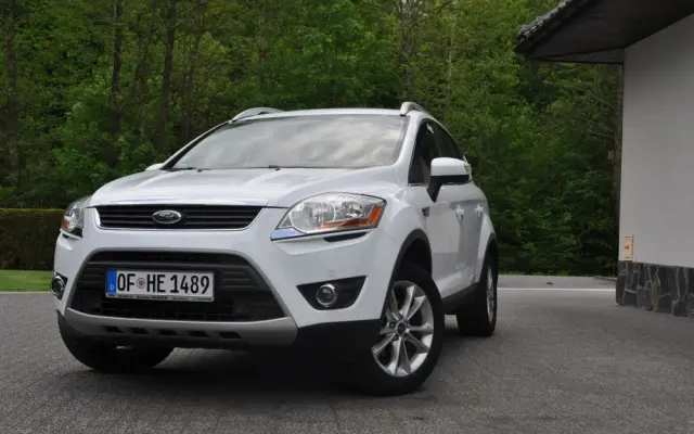FORD Kuga 2.0 TDCi 2x4 Titanium