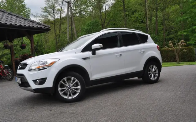 FORD Kuga 2.0 TDCi 2x4 Titanium