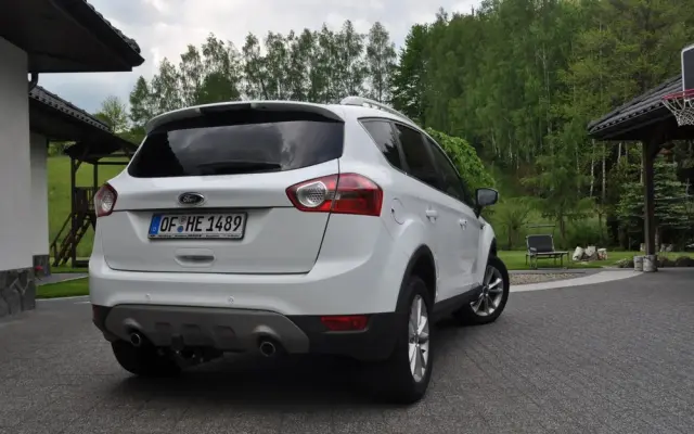 FORD Kuga 2.0 TDCi 2x4 Titanium