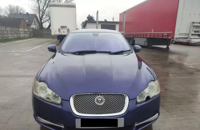 JAGUAR XF 