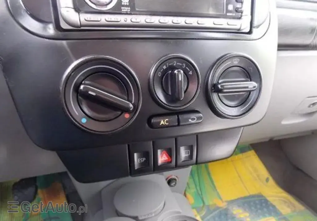 VOLKSWAGEN New Beetle 