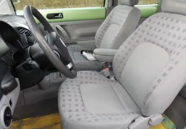 VOLKSWAGEN New Beetle 