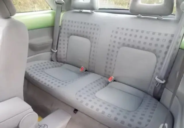 VOLKSWAGEN New Beetle 